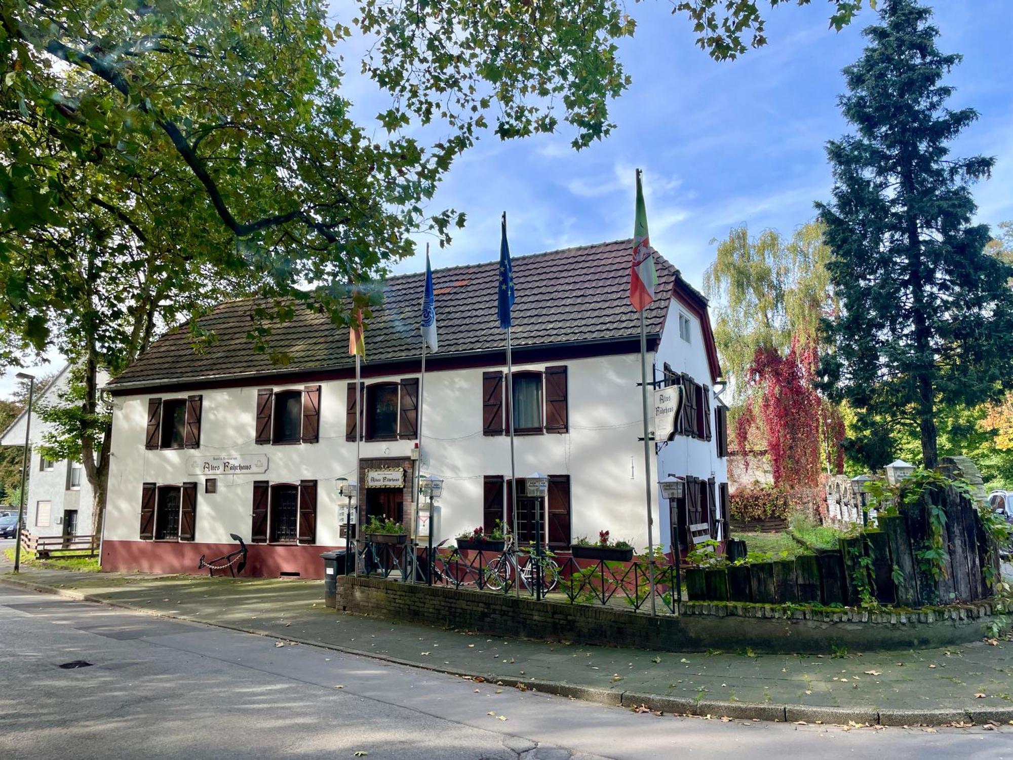 Hotel Altes Faehrhaus Duisburg Exterior foto